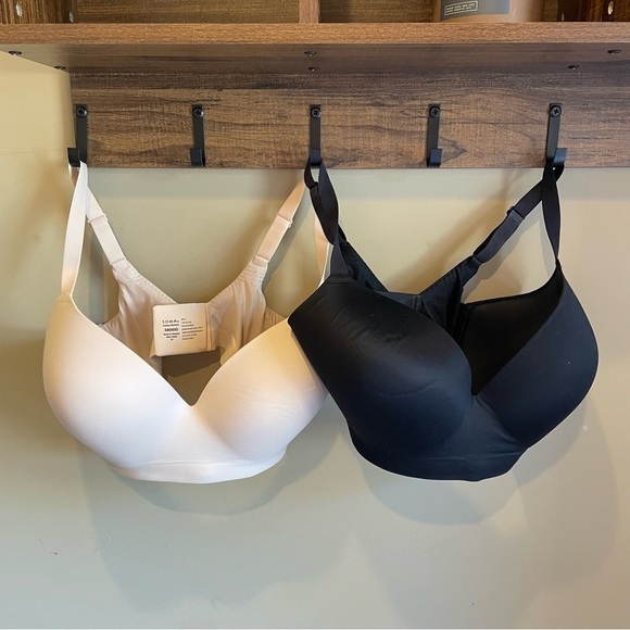 Soma Intimates Enbliss Wireless Bra in Light Nude Color and Black Size 38DDD - Picture 2 of 10